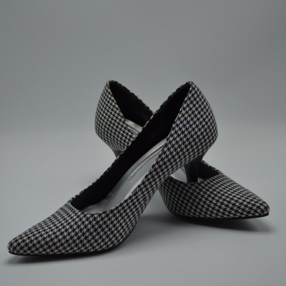 ( NICE ) NWOT COMFORT PLUS BY PREDICTIONS BLACK & WHITE 3 1/4 HEEL SIZE 8